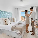 Vacation I Puerto Banus Sea Front, Sea View, New Decoration, Bbq, 24-7 Security, Pool Apartment Marbella