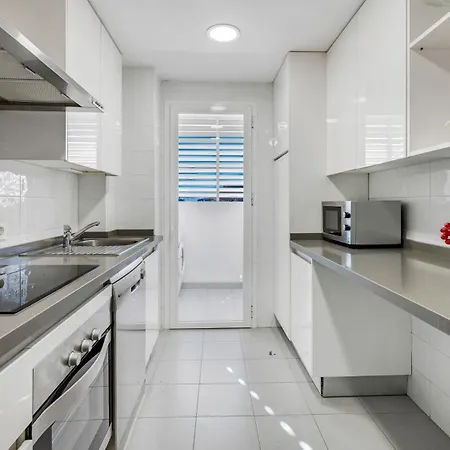 Vacation I Puerto Banus Sea Front, Sea View, New Decoration, Bbq, 24-7 Security, Pool *